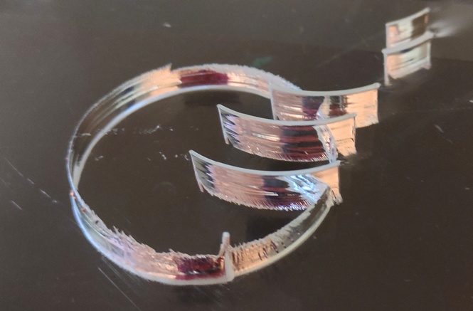 Próba cięcia okręgu w grubej płycie plexi